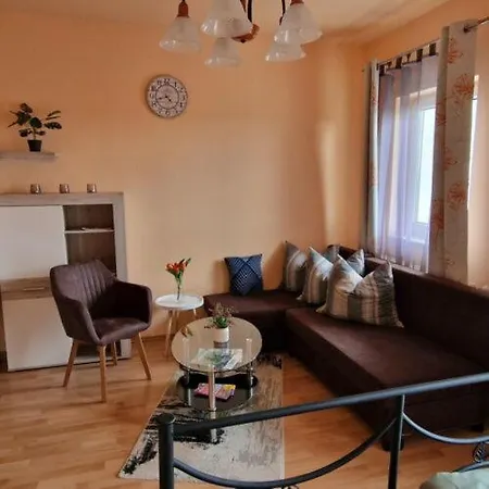 Apartamento Megyer 2 *
